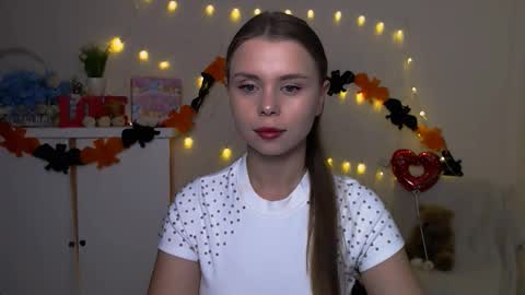 Snapshot of dream_mari chatting on 10-20-25, 05:19 Mari online show from 10-20-25, 05:19