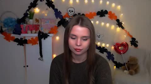 Snapshot of dream_mari chatting on 10-29-25, 11:23 Mari online show from 10-29-25, 11:23