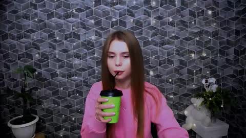 Snapshot of dream_mari chatting on 11-30-25, 09:02 Mari online show from 11-30-25, 09:02