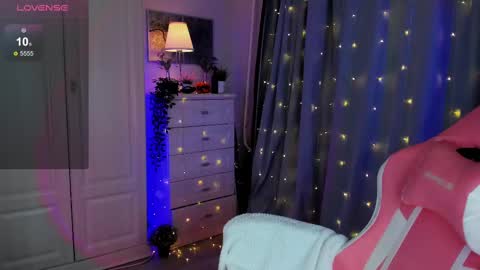 Snapshot of dreamaise chatting on 03-12-25, 05:17 Mary pvt open use pink and blue app lovense online show from 03-12-25, 05:17