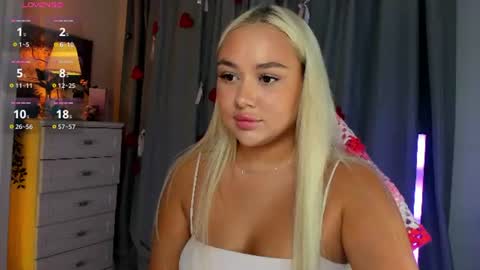 Snapshot of dreamaise chatting on 07-09-26, 03:27 Mary pvt open use pink and blue app lovense online show from 07-09-26, 03:27