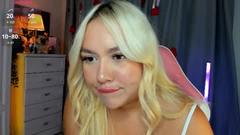 Snapshot of dreamaise chatting on 07-17-26, 04:23 Mary pvt open use pink and blue app lovense online show from 07-17-26, 04:23