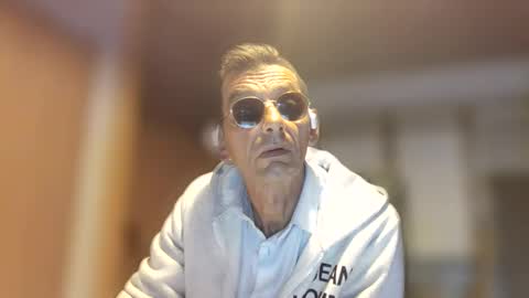 Snapshot of dreambob chatting on 06-10-26, 05:56 Dreambob online show from 06-10-26, 05:56