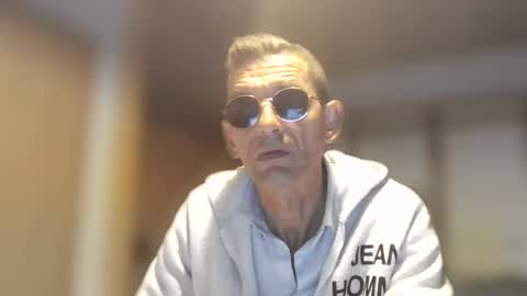 Snapshot of dreambob chatting on 06-11-26, 02:53 Dreambob online show from 06-11-26, 02:53