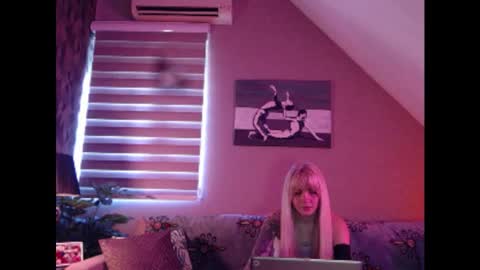 A girl online show from 02-28-25, 09:15