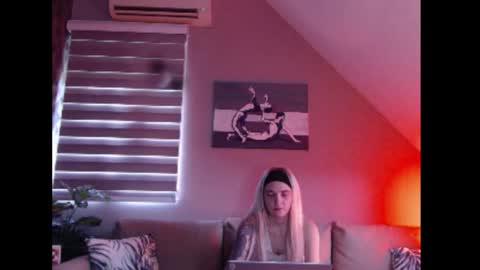 A girl online show from 10-22-25, 07:19