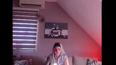 A girl online show from 11-04-25, 09:52