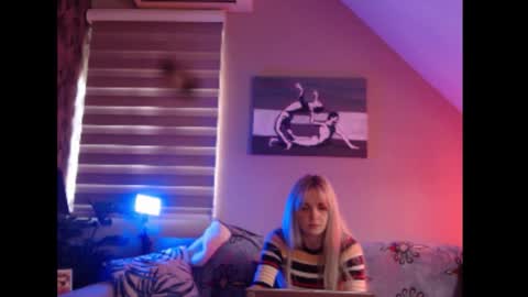 A girl online show from 11-07-25, 08:14