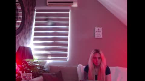 A girl online show from 07-10-26, 07:23