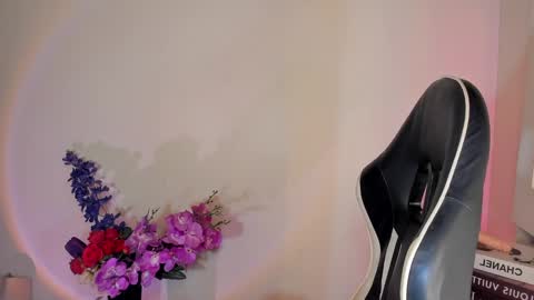 Ysabel online show from 12-27-24, 10:34