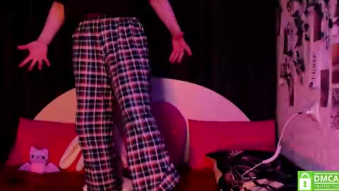 Snapshot of dreamgirllove chatting on 11-06-25, 02:45 Billy online show from 11-06-25, 02:45