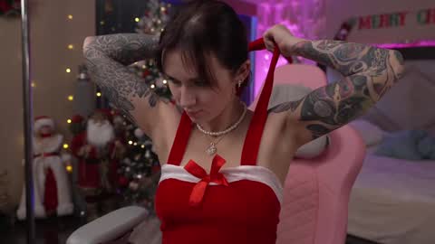 Sarah online show from 12-25-24, 02:46