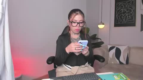 Snapshot of dreamleah_ chatting on 09-22-25, 05:09 dreamleah_ online show from 09-22-25, 05:09