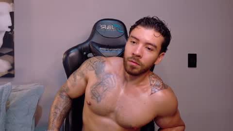 Snapshot of dreammr1 chatting on 06-11-26, 02:53 cris online show from 06-11-26, 02:53