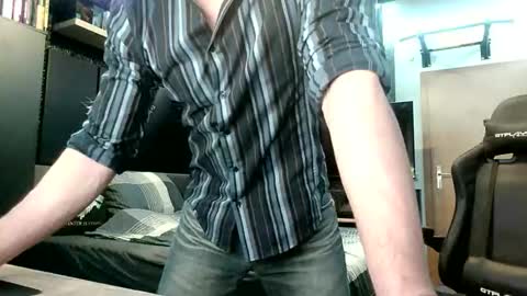 Snapshot of dreamwallker chatting on 10-12-25, 07:18 Ioannes Paulus the 2nd online show from 10-12-25, 07:18