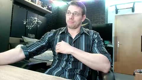 Snapshot of dreamwallker chatting on 11-27-25, 08:33 Ioannes Paulus the 2nd online show from 11-27-25, 08:33