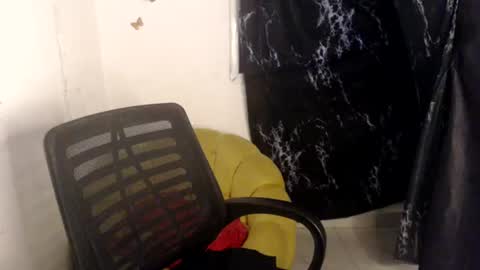 Snapshot of dreamy_wetpussy chatting on 07-10-26, 07:34 BEAUTY online show from 07-10-26, 07:34