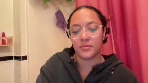 Snapshot of dreamyriri chatting on 02-27-25, 04:31 RIRI OR DREAMY online show from 02-27-25, 04:31