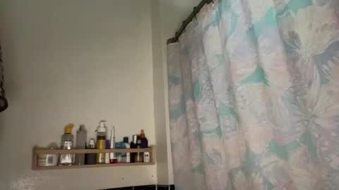 Snapshot of dreamyriri chatting on 11-16-25, 03:28 RIRI OR DREAMY online show from 11-16-25, 03:28