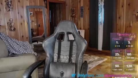 Snapshot of dreamytrance chatting on 10-08-25, 04:26 DreamyTrance online show from 10-08-25, 04:26