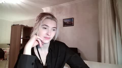 Snapshot of dremazwahlen chatting on 02-02-26, 03:33 Dia online show from 02-02-26, 03:33