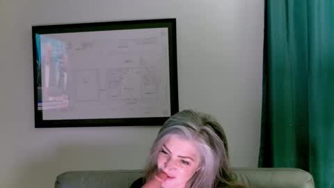 Snapshot of drippingwetgoddess chatting on 04-26-26, 06:55 Angie online show from 04-26-26, 06:55