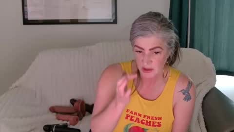 Snapshot of drippingwetgoddess chatting on 04-27-26, 03:32 Angie online show from 04-27-26, 03:32