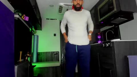 Snapshot of drizzys_room chatting on 01-27-25, 11:22 DirtyDrizzy online show from 01-27-25, 11:22