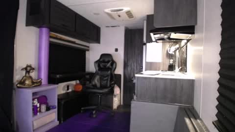 Snapshot of drizzys_room chatting on 11-15-25, 11:18 DirtyDrizzy online show from 11-15-25, 11:18