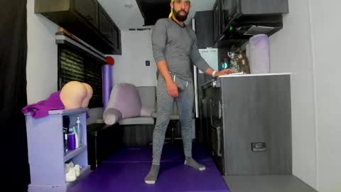 Snapshot of drizzys_room chatting on 12-04-25, 04:05 DirtyDrizzy online show from 12-04-25, 04:05