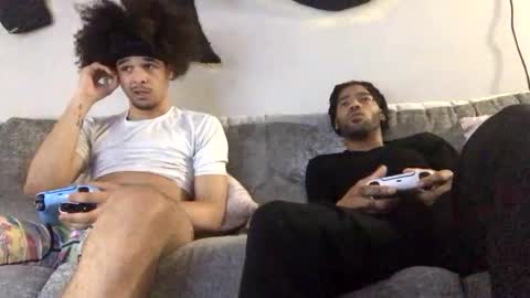 Snapshot of drobbb656 chatting on 03-18-26, 05:16 2xTheTrouble online show from 03-18-26, 05:16