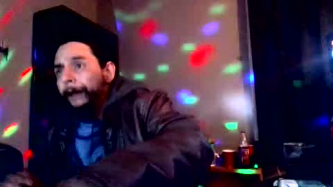 Snapshot of drogoloko233 chatting on 12-21-25, 04:08 drogo lpkp online show from 12-21-25, 04:08