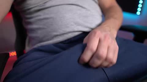 Snapshot of drok chatting on 11-24-25, 04:01 Drok online show from 11-24-25, 04:01