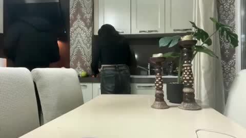 Snapshot of drresa chatting on 02-26-25, 08:33 Dr. Resa online show from 02-26-25, 08:33