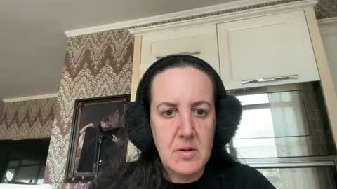 Snapshot of drresa chatting on 03-10-25, 02:26 Dr. Resa online show from 03-10-25, 02:26