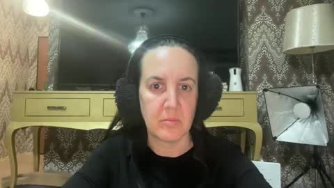 Snapshot of drresa chatting on 03-12-25, 06:00 Dr. Resa online show from 03-12-25, 06:00