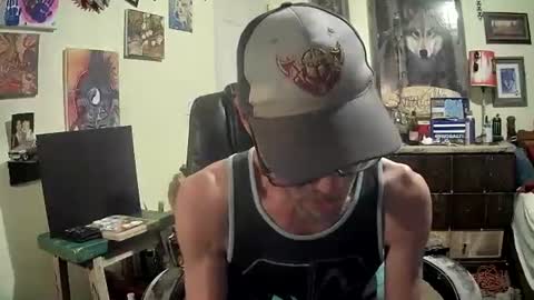 Snapshot of druedowm chatting on 12-18-25, 01:00 druedowm online show from 12-18-25, 01:00