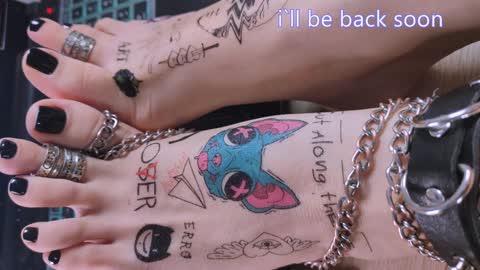 Snapshot of drug_feet chatting on 01-04-25, 05:47 Mistress Lola Slavic witch online show from 01-04-25, 05:47