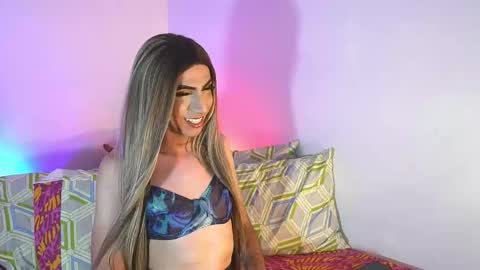 Snapshot of dual_seduction25 chatting on 11-10-25, 01:48 Juan Marulanda online show from 11-10-25, 01:48