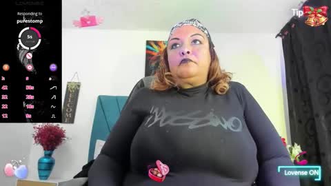 Snapshot of dubraska1 chatting on 09-20-25, 07:15 Dubraska online show from 09-20-25, 07:15