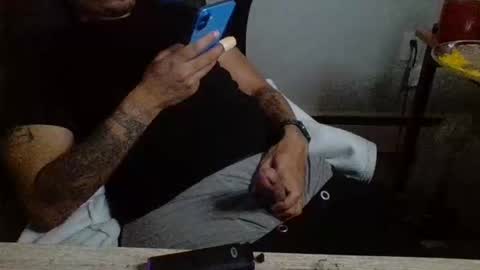 Snapshot of dubz07 chatting on 11-10-25, 08:13 dubz07 online show from 11-10-25, 08:13