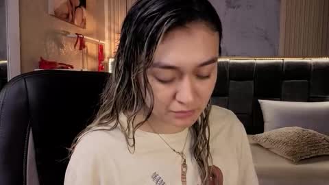 Snapshot of duchessex chatting on 11-29-25, 11:19 Victoria online show from 11-29-25, 11:19