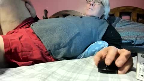 Snapshot of dug38 chatting on 04-19-26, 01:16 Doug online show from 04-19-26, 01:16