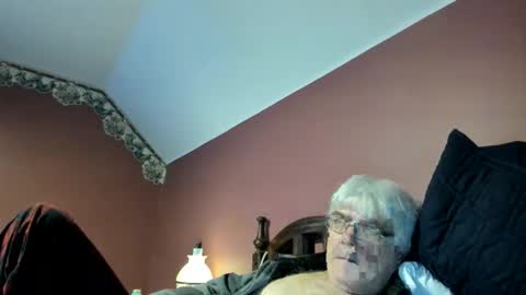 Snapshot of dug38 chatting on 05-11-26, 02:45 Doug online show from 05-11-26, 02:45
