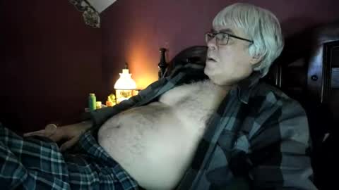 Snapshot of dug38 chatting on 05-17-26, 01:18 Doug online show from 05-17-26, 01:18