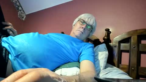 Snapshot of dug38 chatting on 05-26-26, 02:07 Doug online show from 05-26-26, 02:07