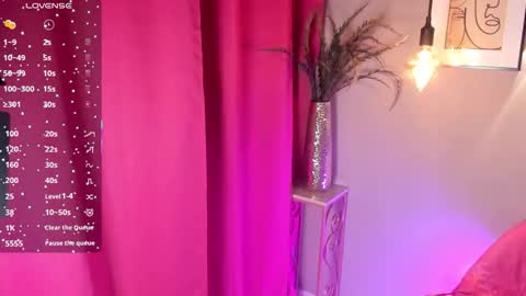 dulce__fiore07 online show from 11-19-25, 01:00