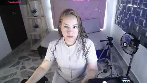 dulce__lovee online show from 12-22-25, 07:33