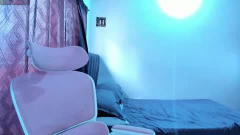 Dulce  online show from 11-27-25, 02:19