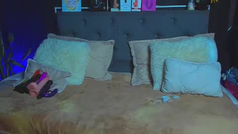 Snapshot of dulce_celeste15 chatting on 02-06-25, 11:21 C E L E S T E online show from 02-06-25, 11:21